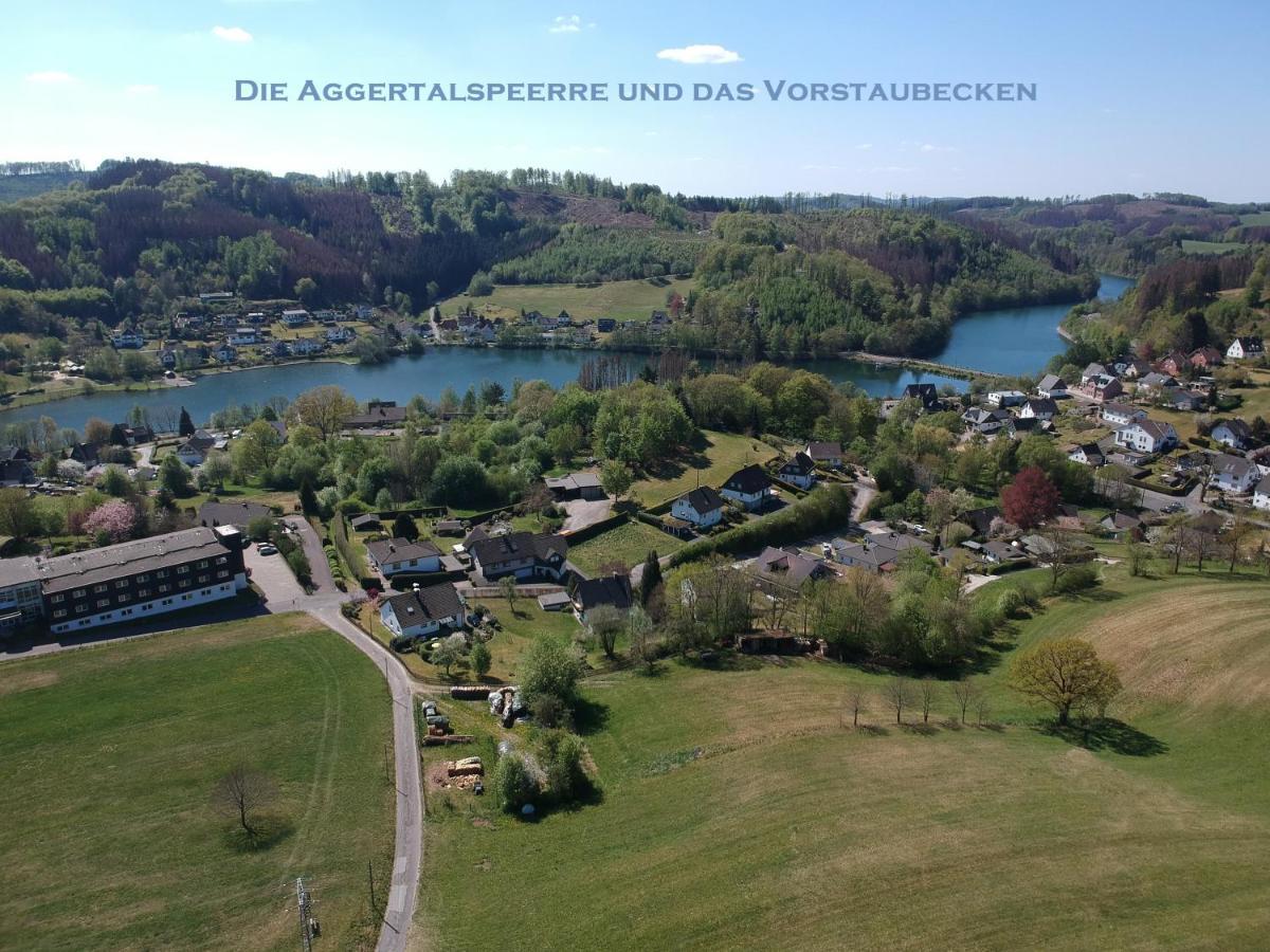 Seeblick-Ferienwohnung Im "Ferienhaus Agger-Blick" Mit Traumhafter Sonnen-Terrasse, Sauna, E-Kamin & Kajak 古默斯巴赫 外观 照片