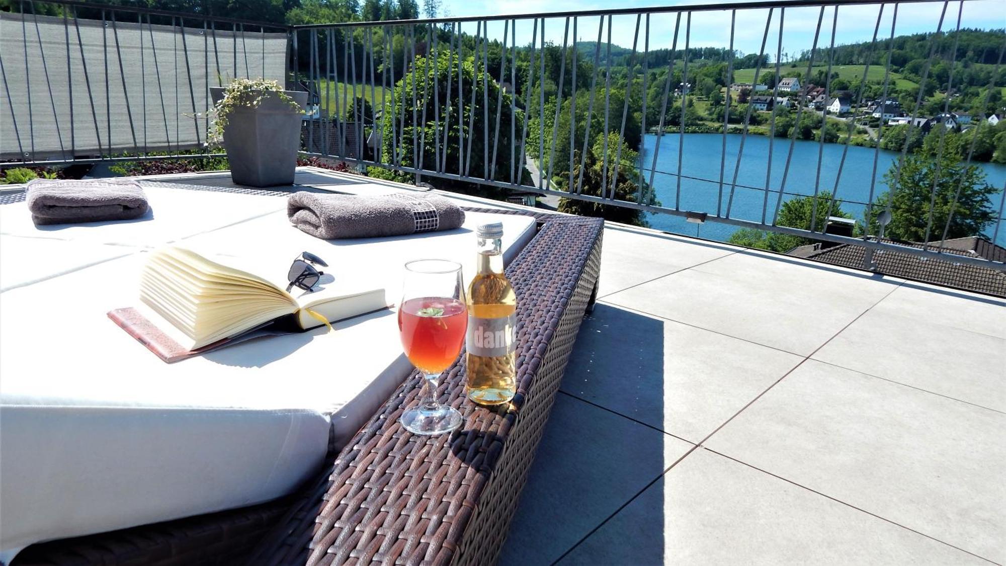 Seeblick-Ferienwohnung Im "Ferienhaus Agger-Blick" Mit Traumhafter Sonnen-Terrasse, Sauna, E-Kamin & Kajak 古默斯巴赫 外观 照片